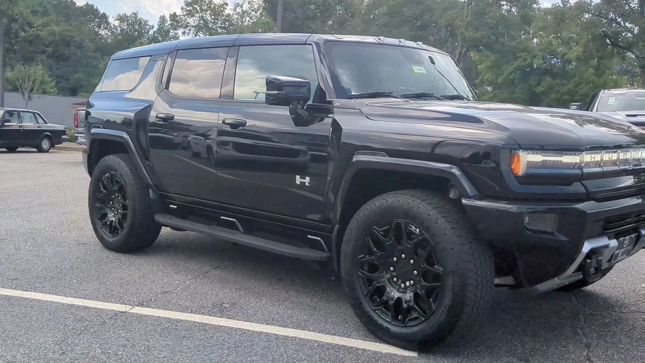Used 2025 GMC HUMMER EV 2X with VIN 1GKT0NDEXSU117830 for sale in Roswell, GA
