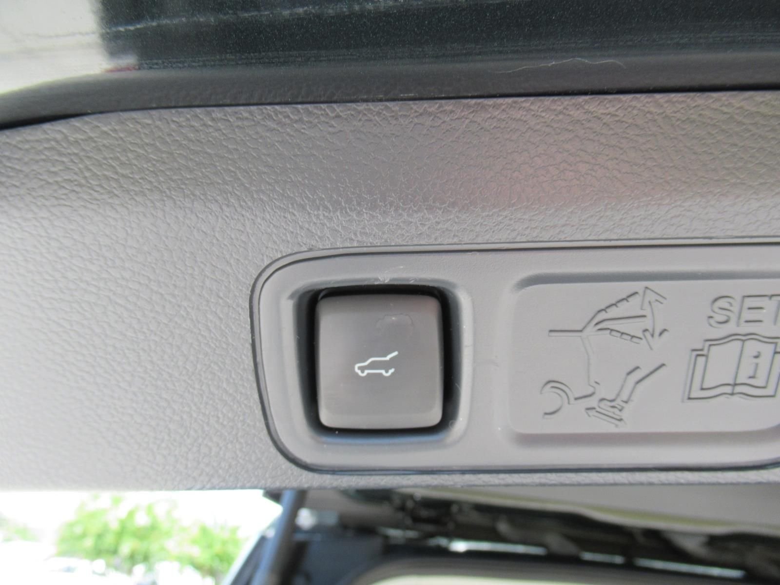 Used 2023 Green Lincoln Black Label image 38