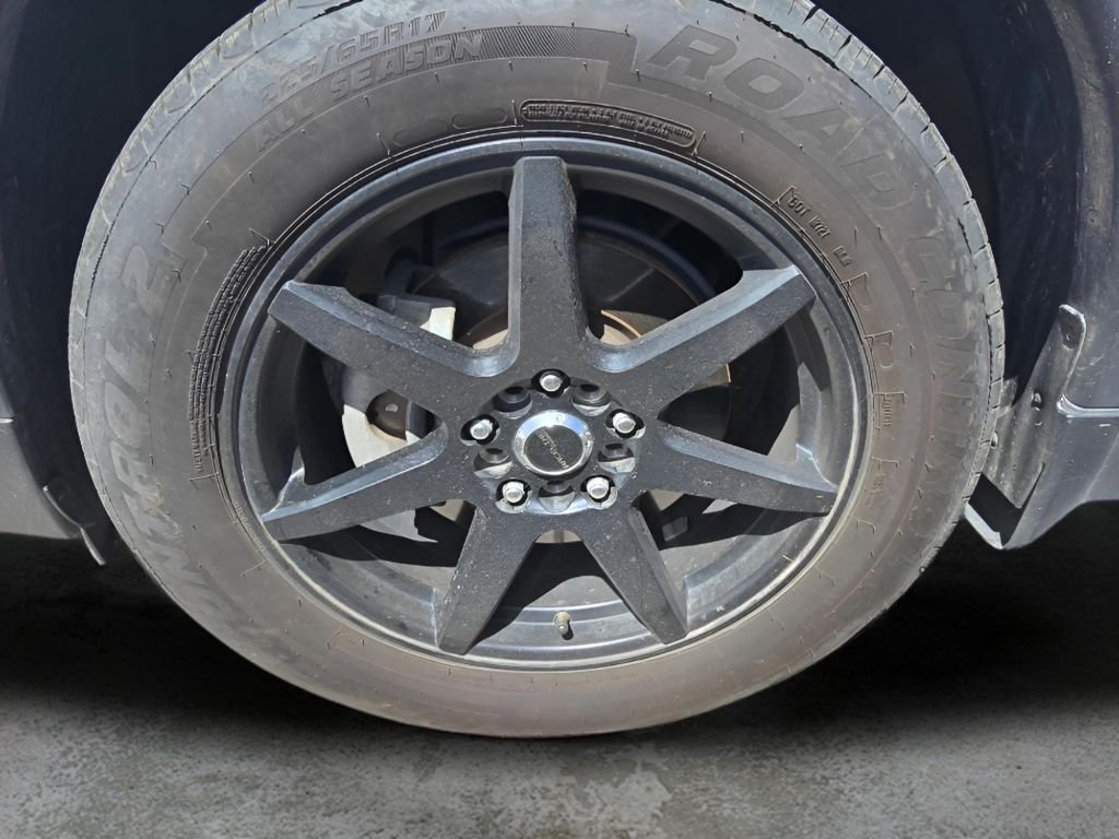 Used 2020 Glacier White Nissan S image 17