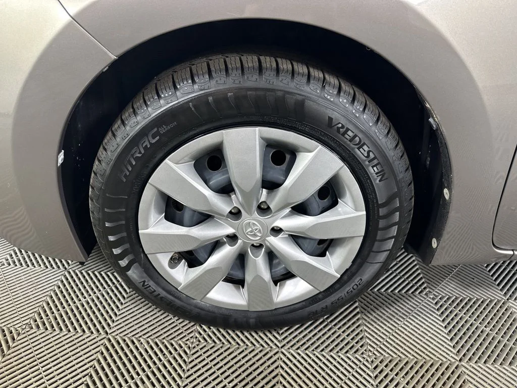 Used 2015 Brown Toyota LE image 14