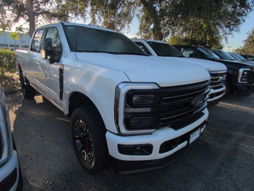 New 2026 Star White Metallic Tri-Coat Ford F-250® Platinum® image 2