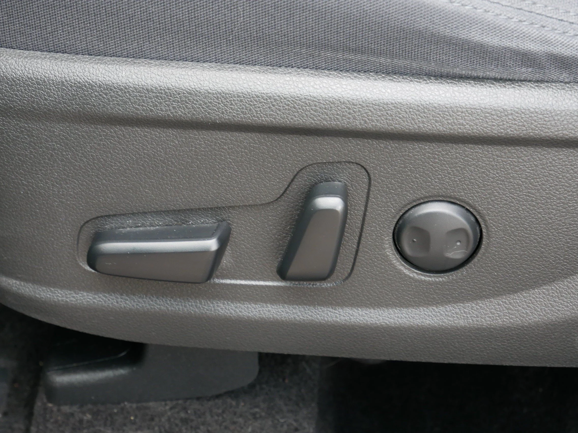 Used 2022 Hampton Gray Hyundai SEL image 19