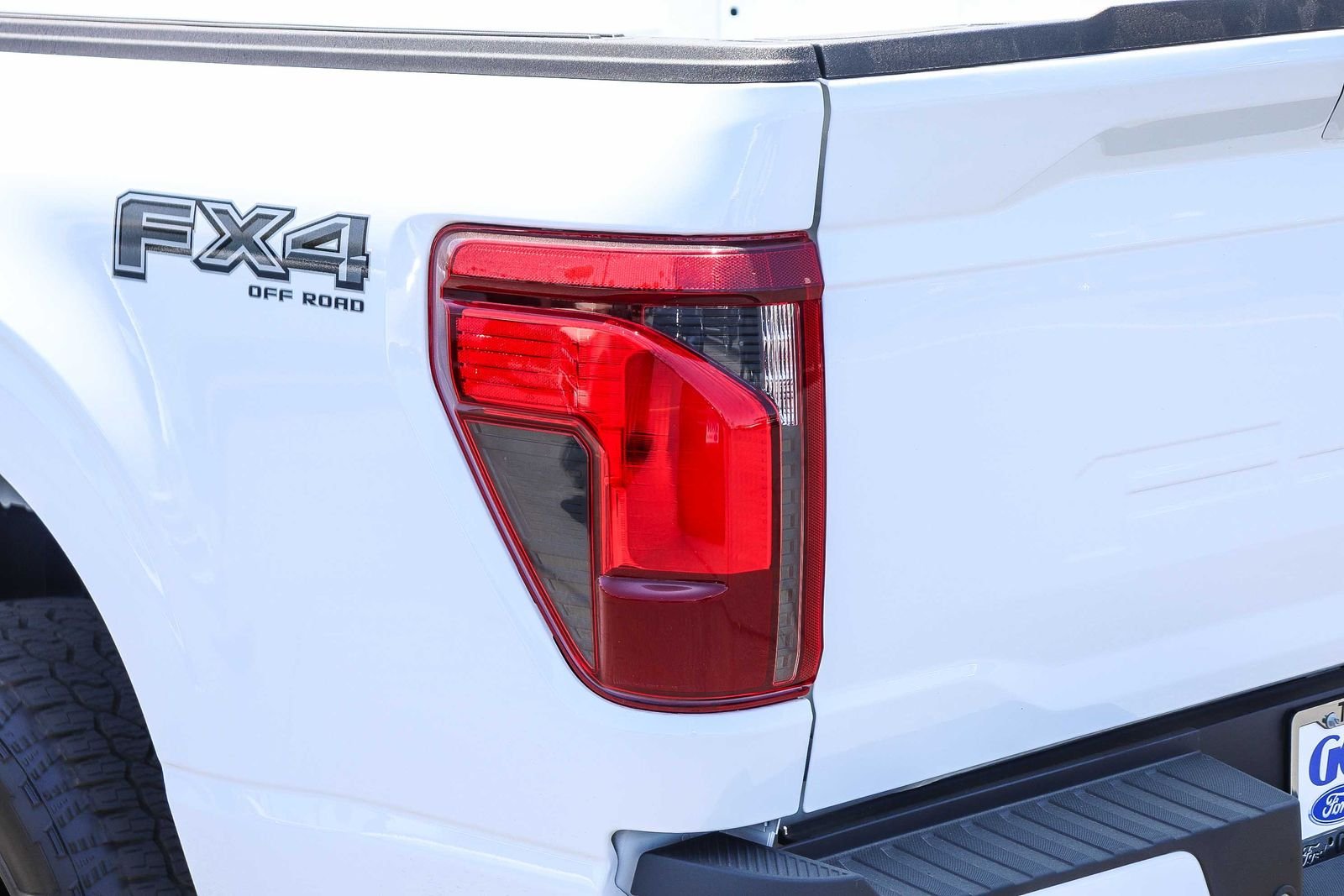 New 2026 Oxford White Ford XLT image 7