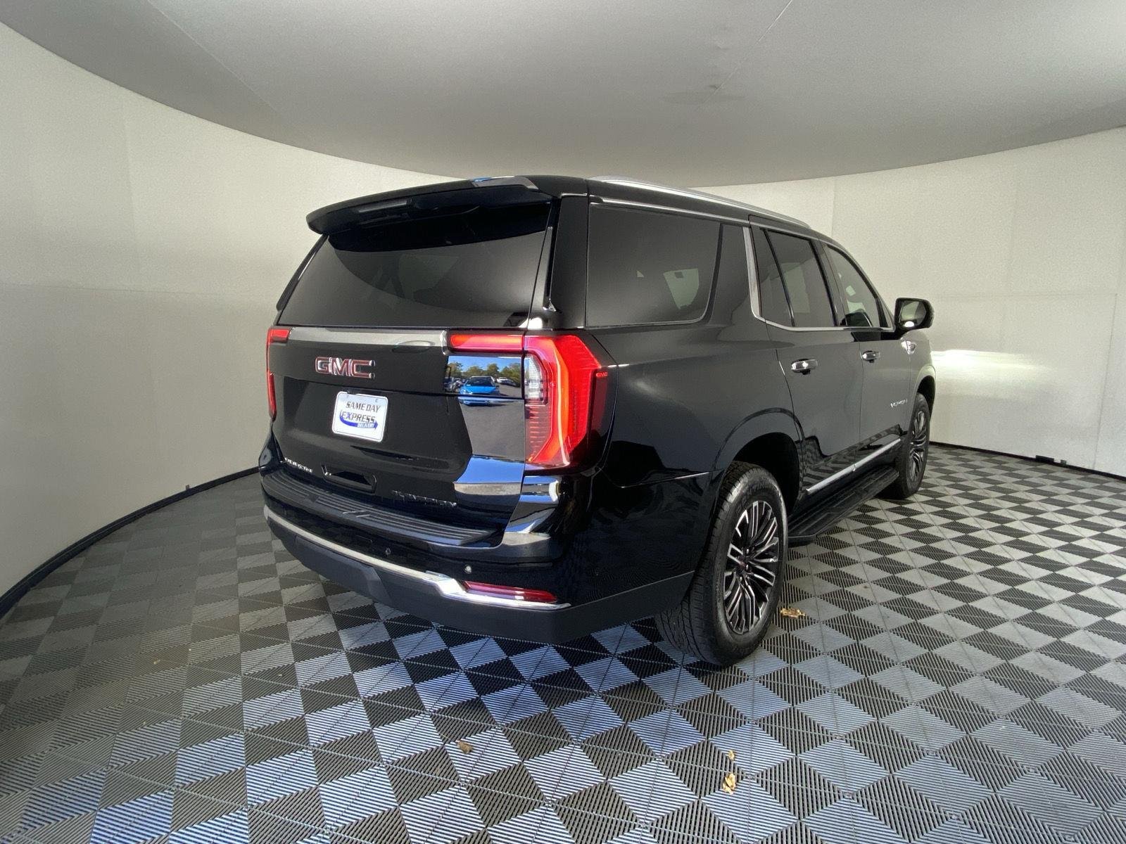 Used 2025 Onyx Black GMC Elevation image 5