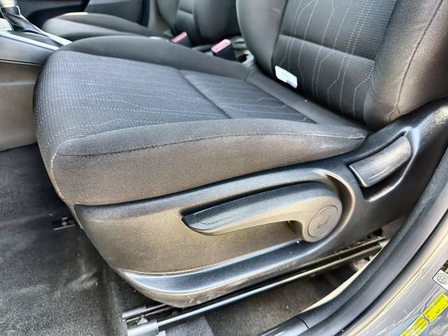 Used 2022 Gray Hyundai SE image 12