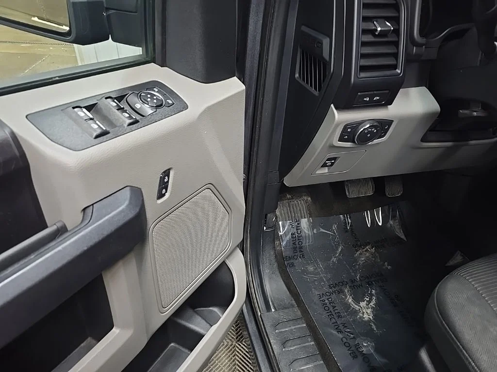 Used 2020 Magnetic Ford XL image 31