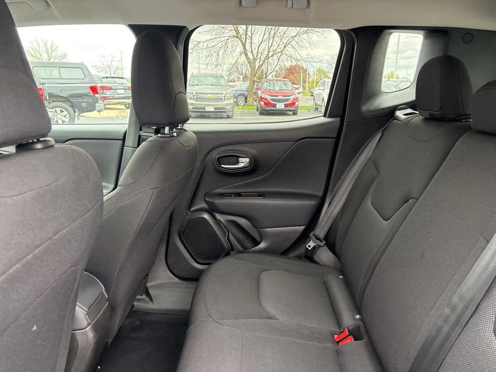 Used 2023 Black Clearcoat Jeep Latitude image 24