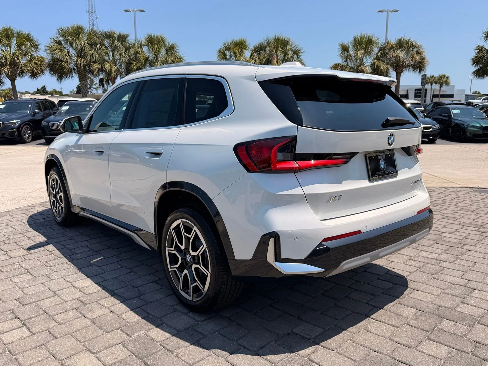 New 2026 Mineral White Metallic BMW xDrive28i image 11