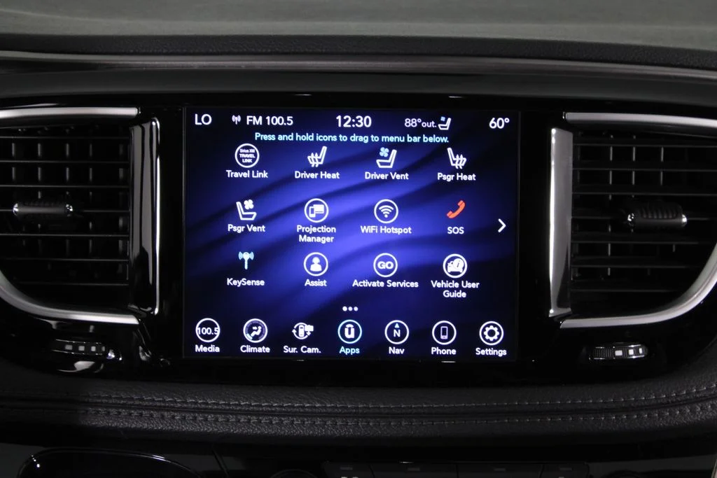 Used 2018 Gray Chrysler Limited image 8