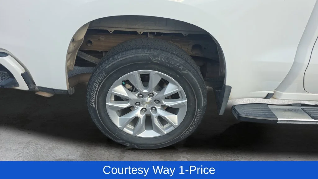 Used 2024 White Chevrolet Custom image 12