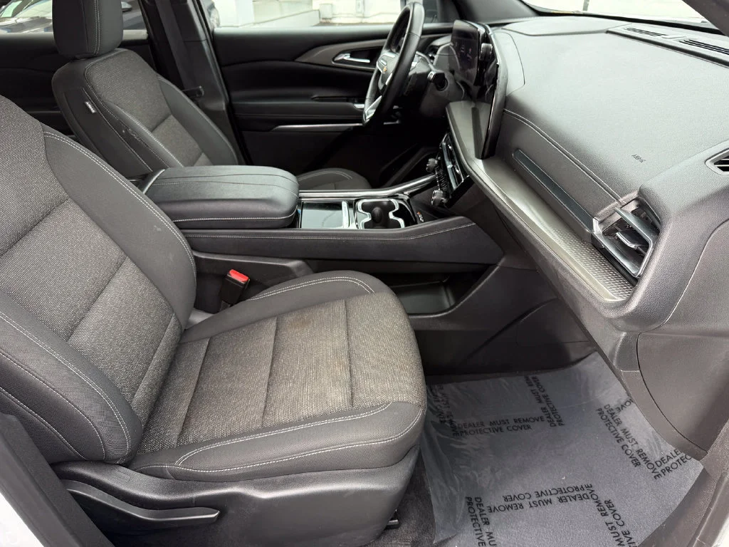 Used 2024 Summit White Chevrolet LT image 16
