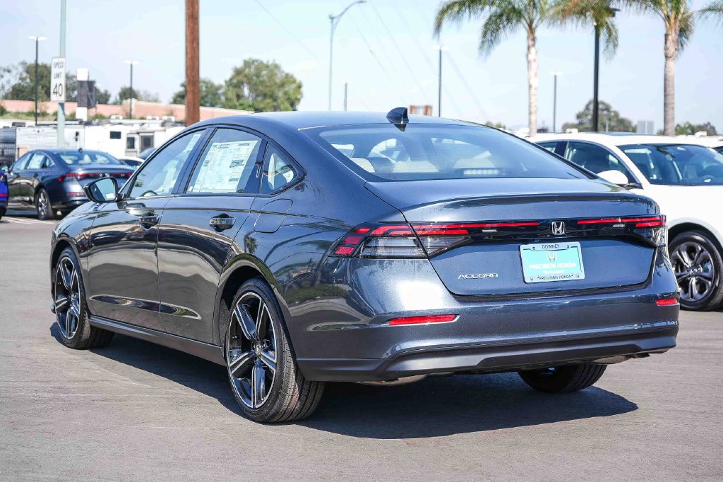New 2026 Meteorite Gray Metallic Honda SE image 9