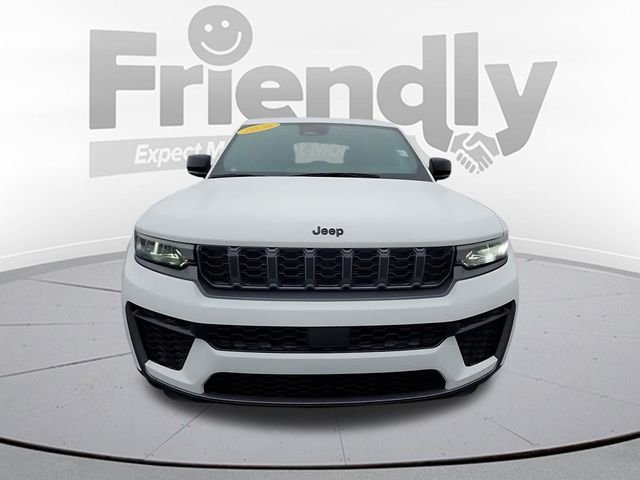 New 2026 Bright White Clear-Coat Exterior Paint Jeep Altitude image 8