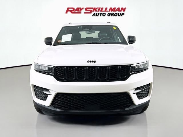 Used 2024 White Jeep Altitude image 2