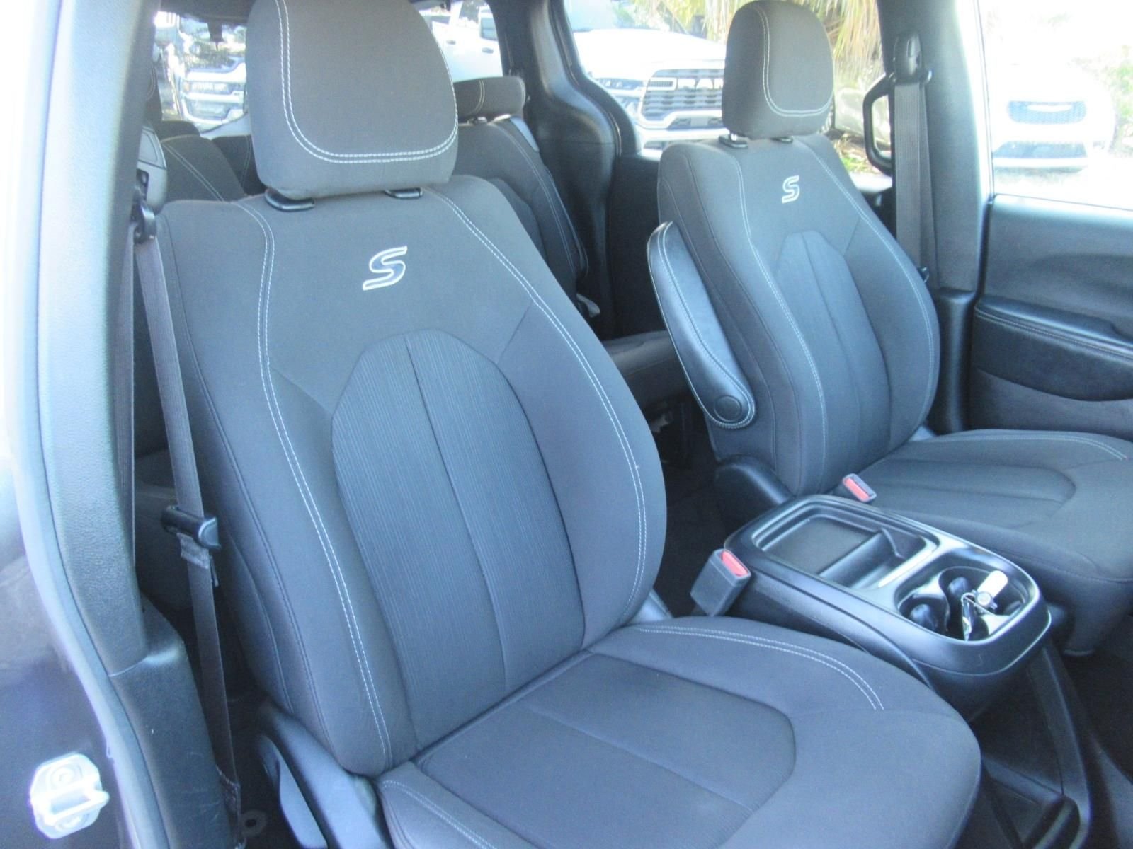 Used 2019 Gray Chrysler Touring Plus image 9