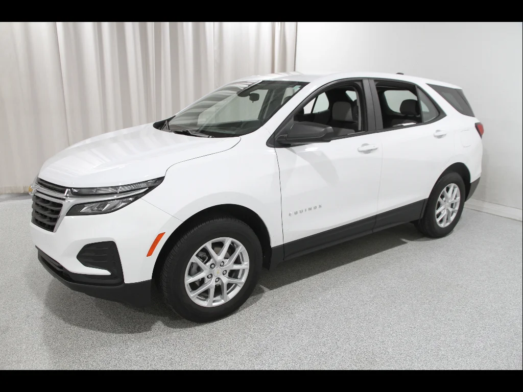 2023 Chevrolet Equinox LS - Photo 3