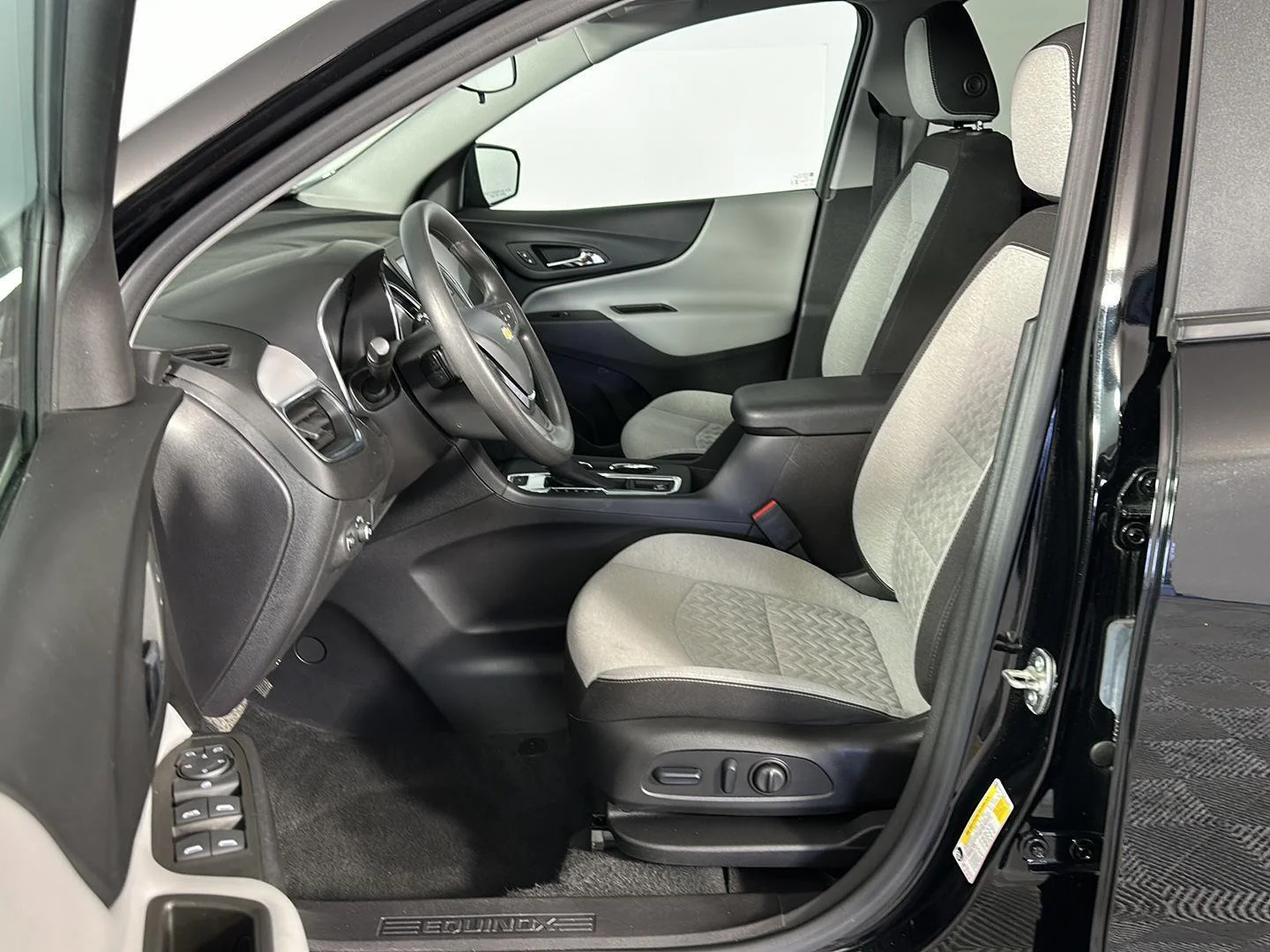 Used 2024 Mosaic Black Metallic Chevrolet  image 15