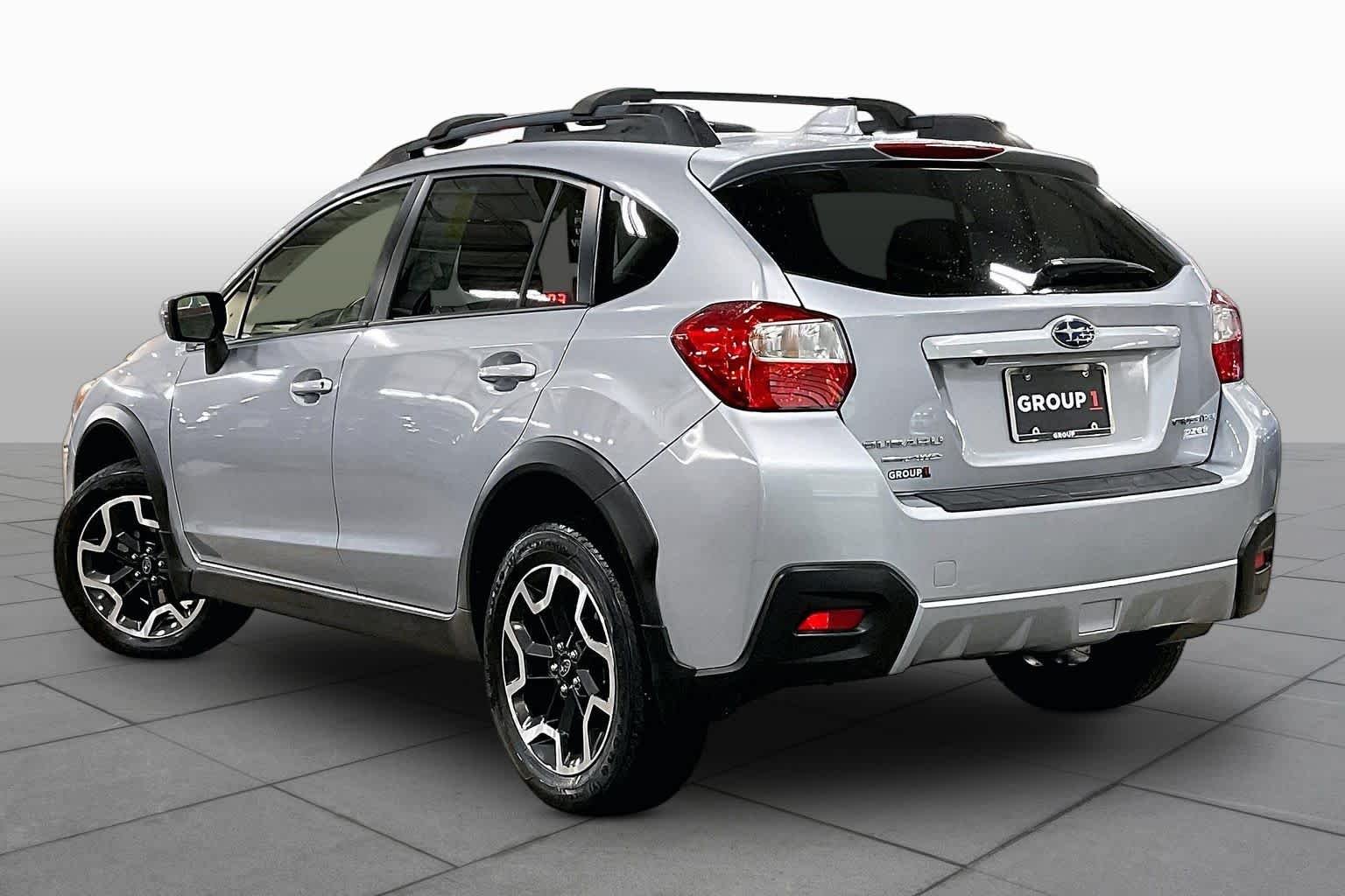 Used 2017 Ice Silver Metallic Subaru Limited image 12