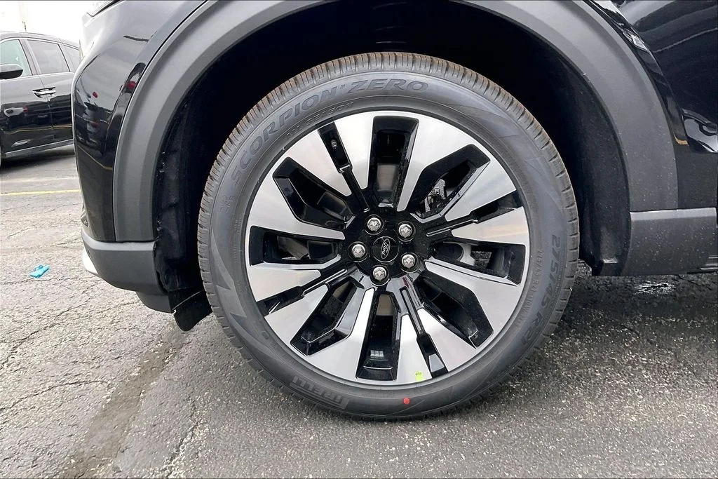 New 2026 Agate Black Metallic Ford Platinum™ image 8