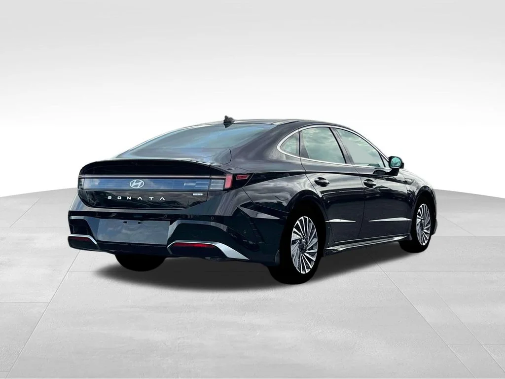 Used 2025 Black Hyundai Limited image 8
