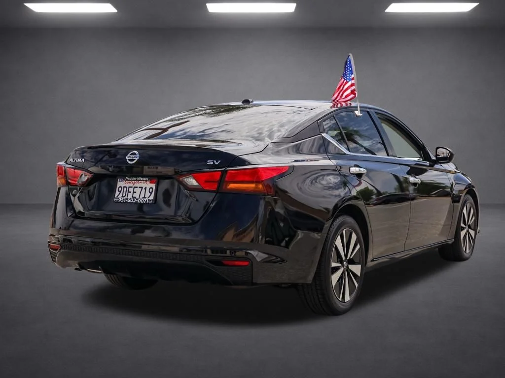 Used 2021 Black Nissan 2.5 SV image 3