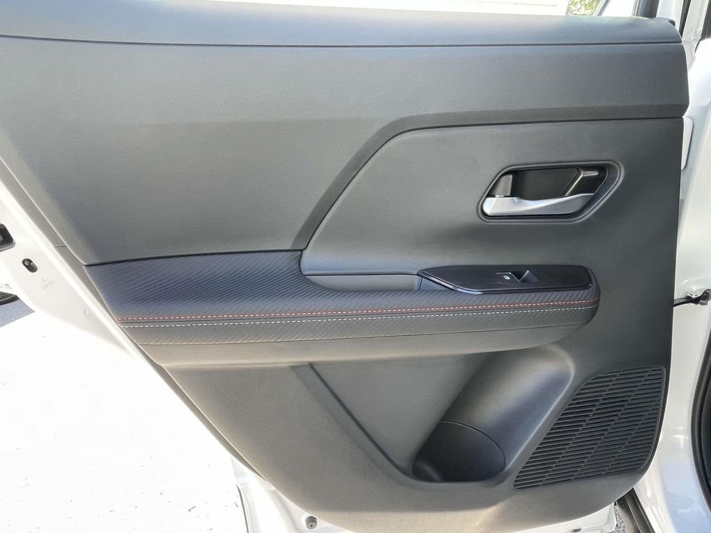 2025 Nissan Kicks SR - Photo 11