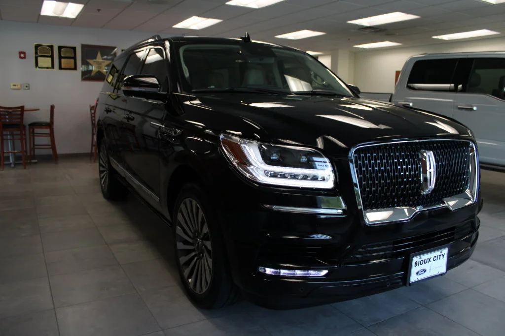 Used 2021 Black Lincoln Reserve image 3