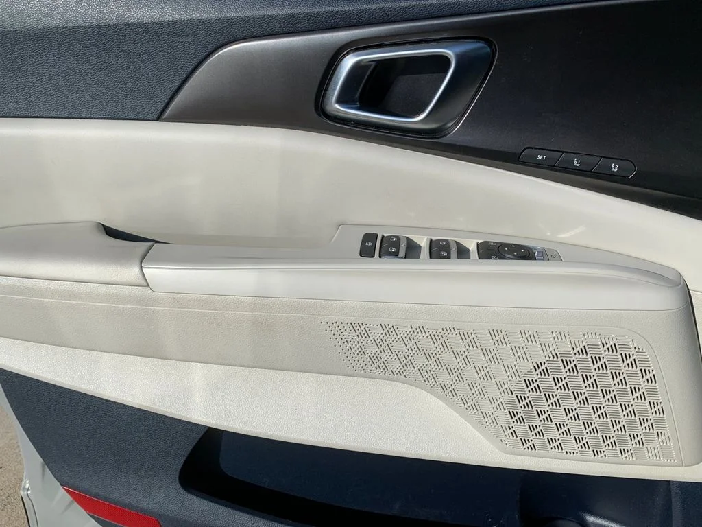 Used 2025 White Kia SX image 12