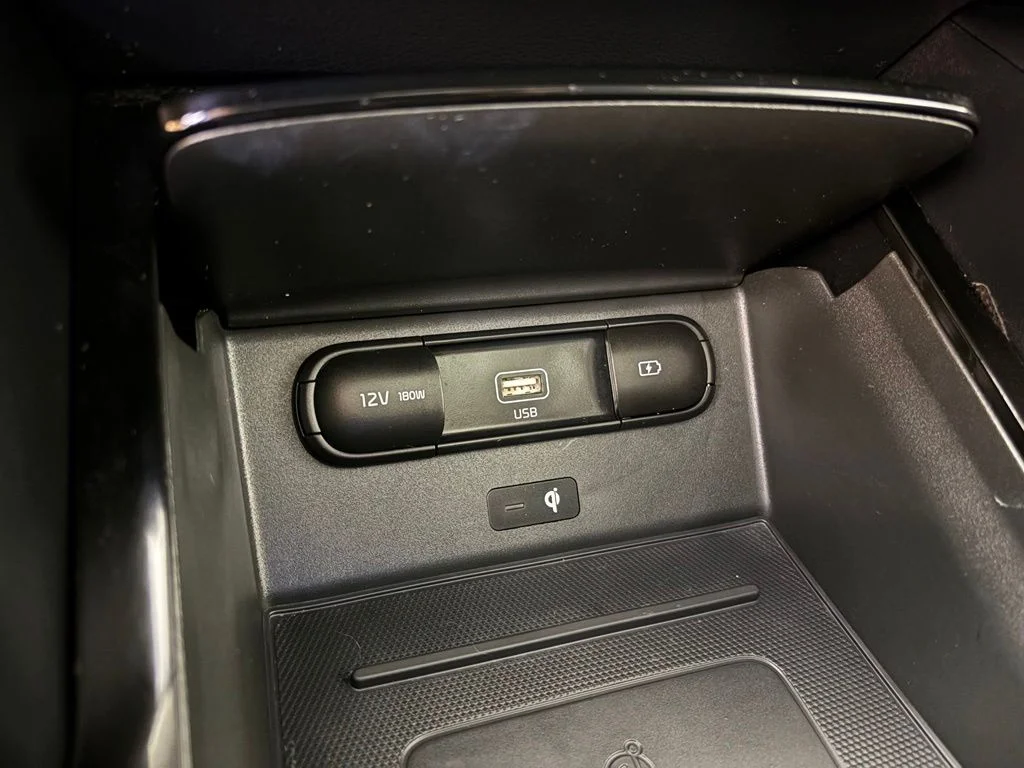 Used 2022 White Kia S image 29