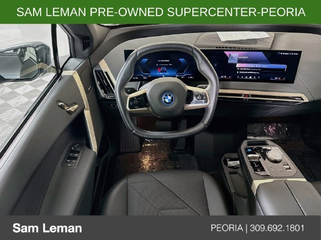 Used 2025 Gray BMW xDrive50 image 24