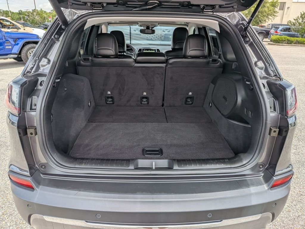 Used 2022 Gray Jeep Limited image 30
