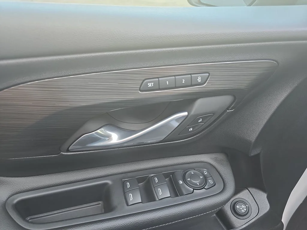 Used 2024 White GMC SLT image 26