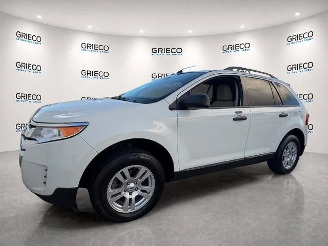 Used 2011 White Suede Ford SE image 26