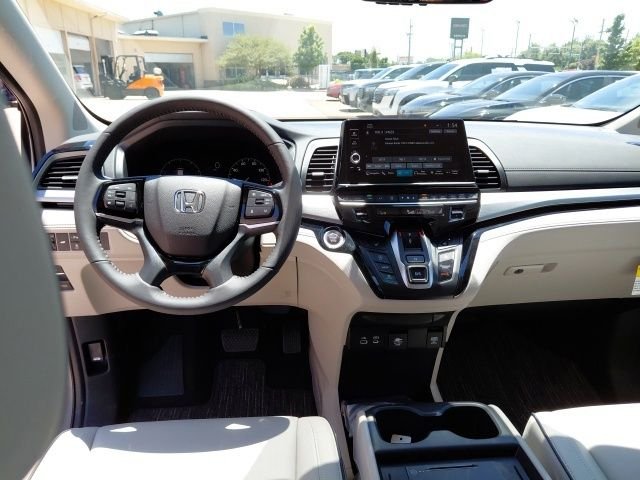 New 2026 Solar Silver Metallic Honda Touring image 28