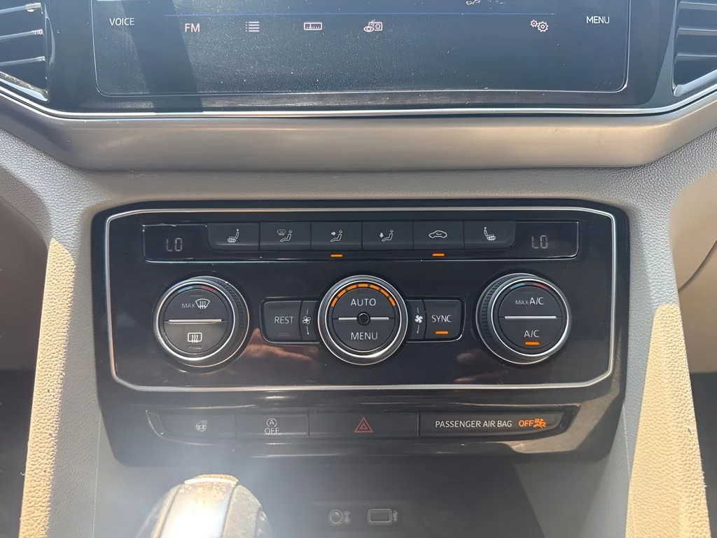 Used 2019  Volkswagen SEL image 10