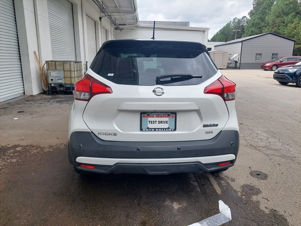 2020 Nissan Kicks SR photo 3