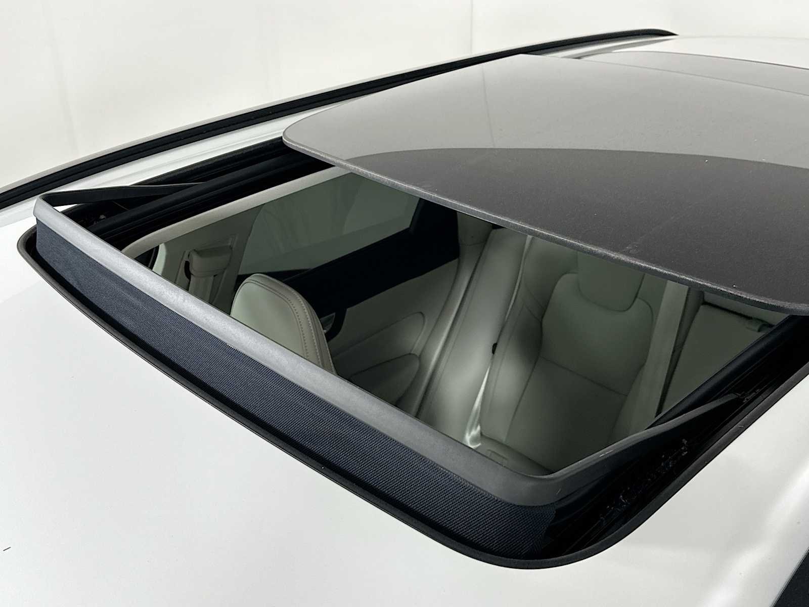 New 2026 Crystal White Volvo Ultra image 19