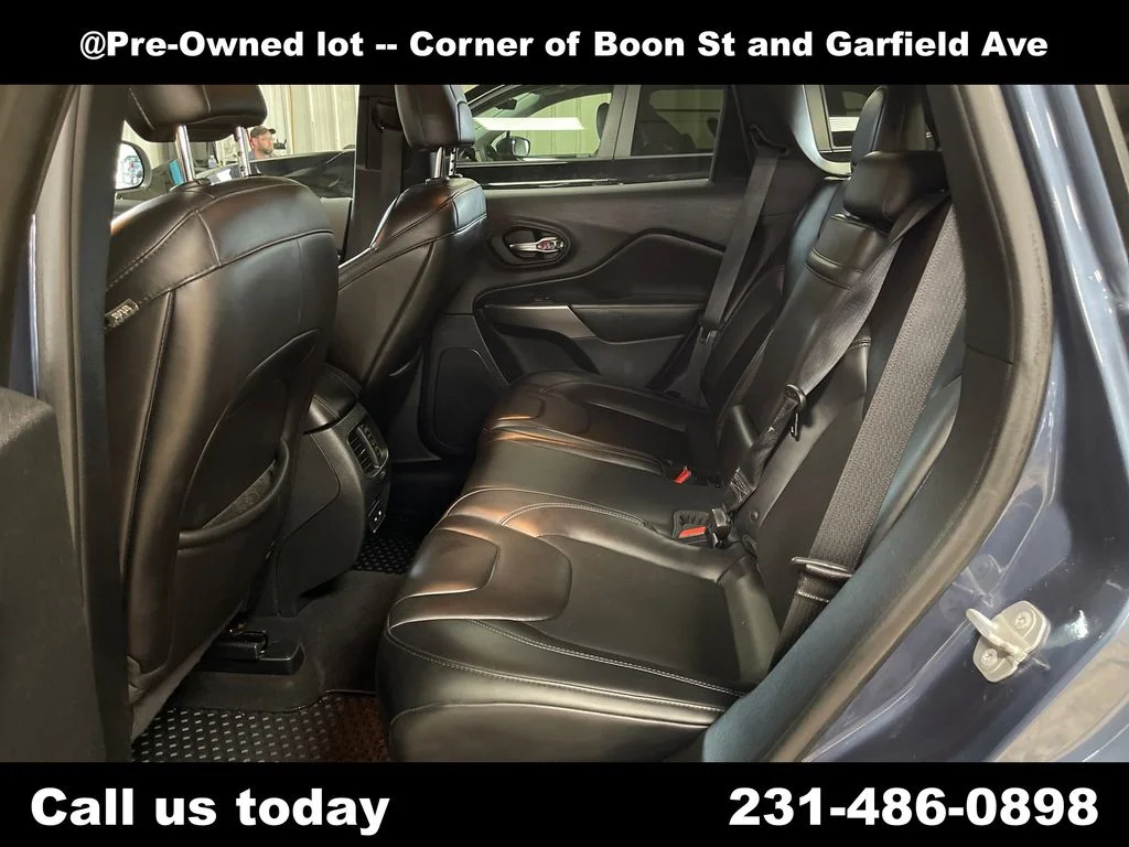 Used 2019 Blue Jeep Latitude Plus image 21