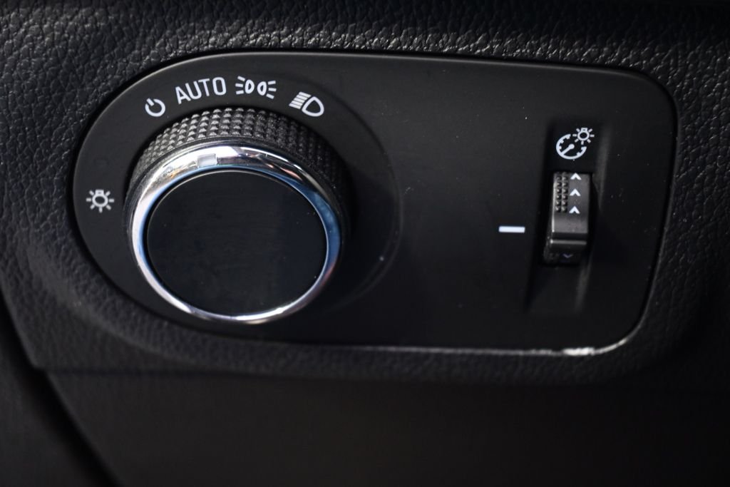 Used 2017 Silver Ice Metallic Chevrolet LT image 24