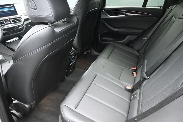 Used 2024  BMW xDrive30i image 18