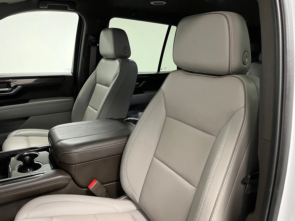 Used 2025 White GMC Elevation image 22