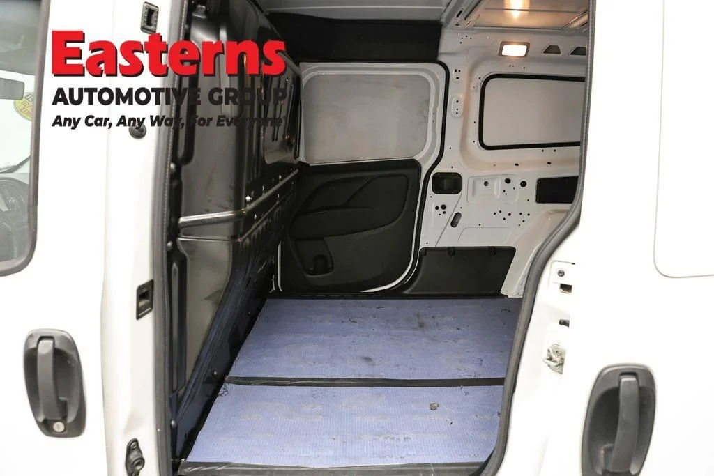 Used 2022 White Ram Base image 22