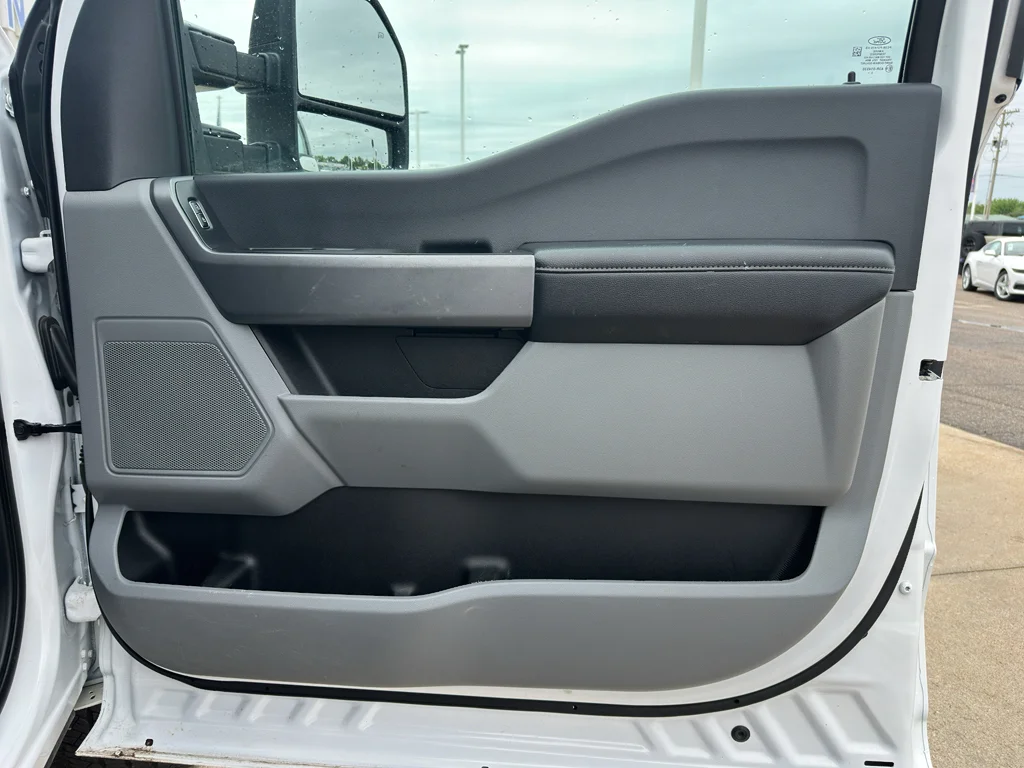Used 2024 Oxford White Ford XLT image 29