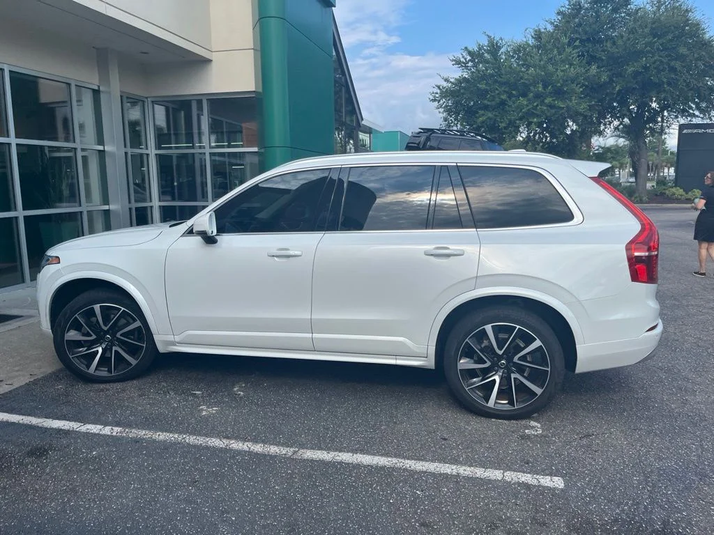 Used 2022 Crystal White Volvo T6 Momentum image 8
