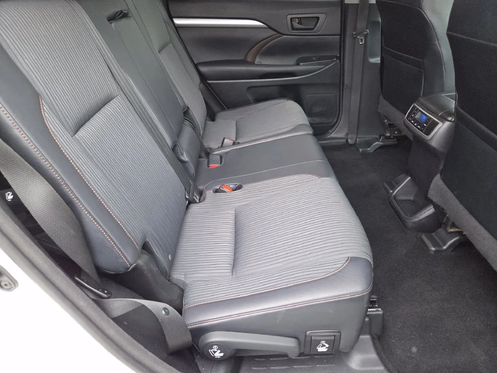 Used 2015 Blizzard Pearl Toyota LE Plus image 30