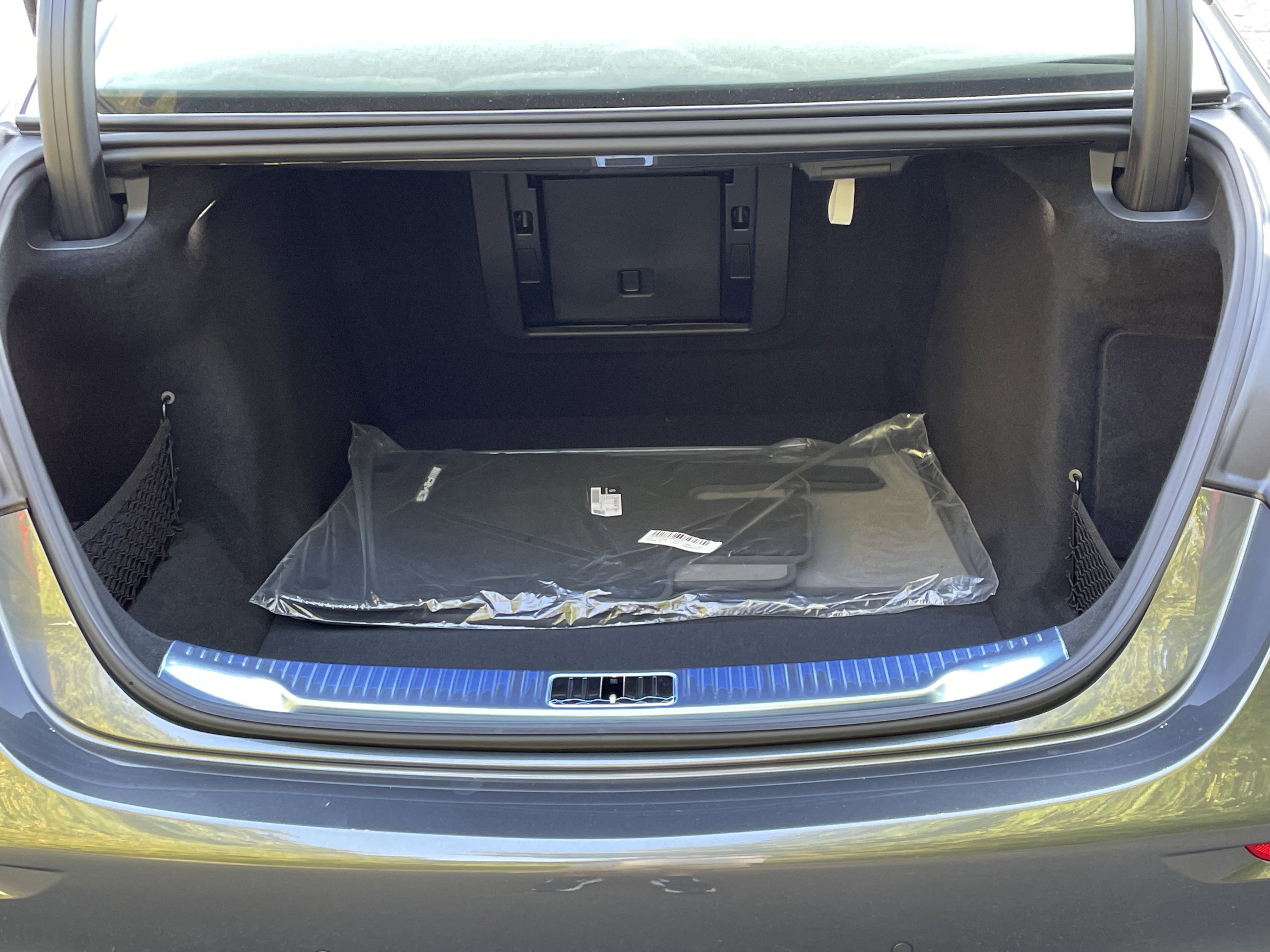 New 2026 MANUFAKTUR Signature Graphite Metallic Mercedes-Benz S 580 4MATIC® Sedan image 9