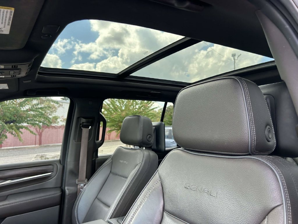 Used 2023 White GMC Denali image 13