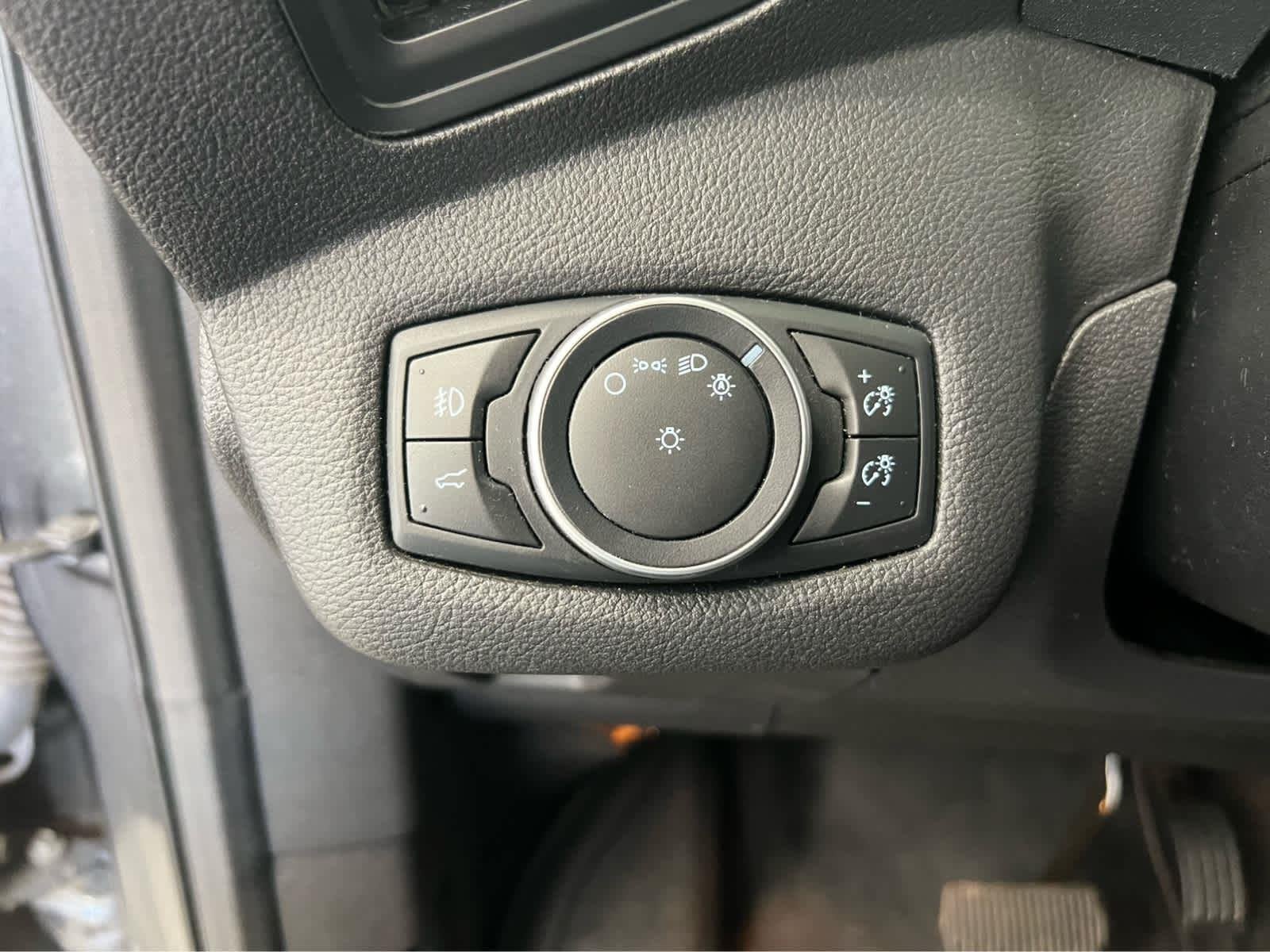 Used 2017 Magnetic Ford SE image 14