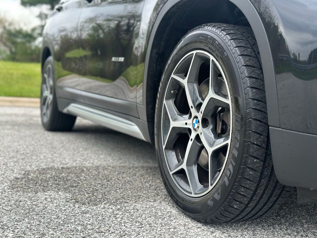 Used 2018 Black Sapphire Metallic BMW xDrive28i image 11