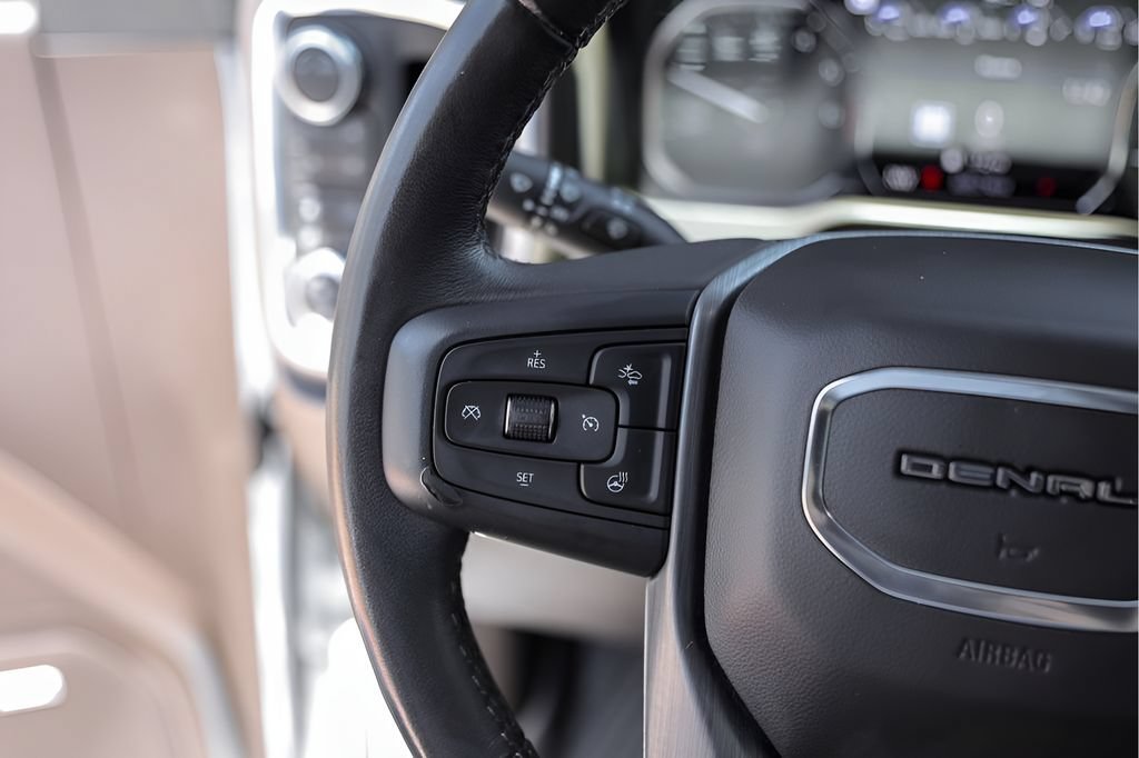 Used 2021 WHITE FROST TRICOAT GMC Denali image 17